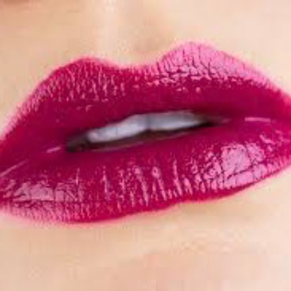 Too Faced "Melted Berry" liquid lipstick - Picture 8 of 10